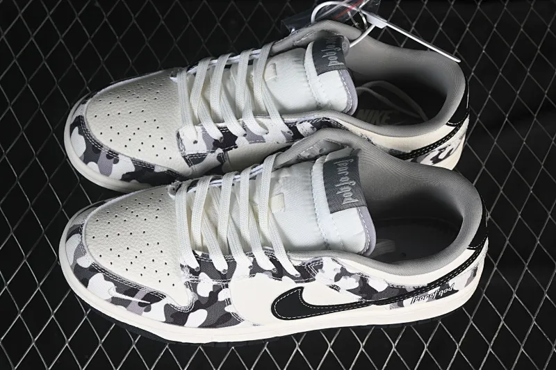 All Categories Nk SB Dunk Series Nk SB Dunk Low High-end Customized Low-top Shoes Nike SB Dunk Low Gray Camouflage Anniversary High-end Customized Low-top Casual Shoes SR2025-002